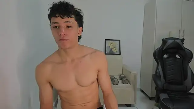 Snapshot of enzo_sloran chatting on February 2026 07:03:02 PM enzo sloran online show from February 2026 07:03:02 PM