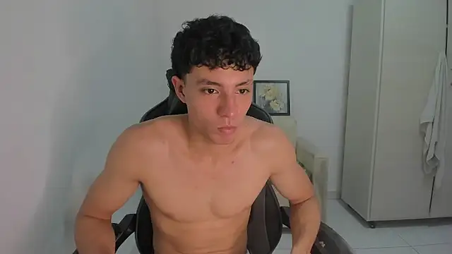 Snapshot of enzo_sloran chatting on March 2026 08:37:01 PM enzo sloran online show from March 2026 08:37:01 PM