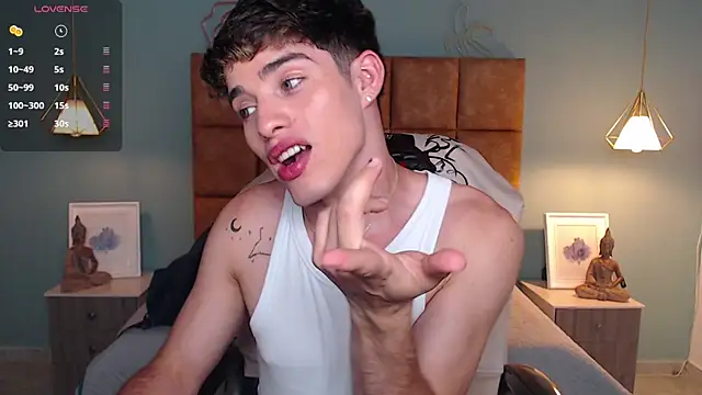 Snapshot of AlejooTwink chatting on December 2024 09:50:02 PM AlejooTwink online show from December 2024 09:50:02 PM