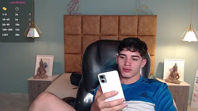 Snapshot of AlejooTwink chatting on January 2025 08:48:01 PM AlejooTwink online show from January 2025 08:48:01 PM