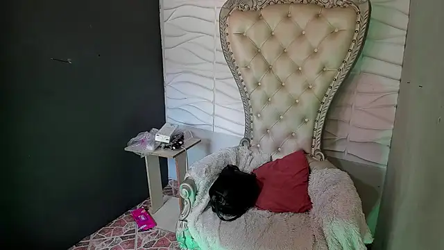 Layla 707 online show from March 2026 06:12:02 PM