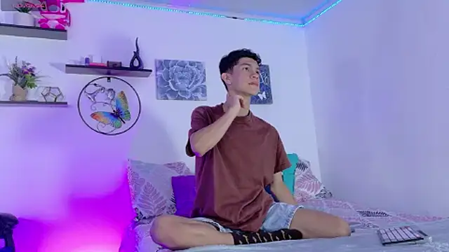 Noah tyler  online show from October 2025 10:29:02 PM