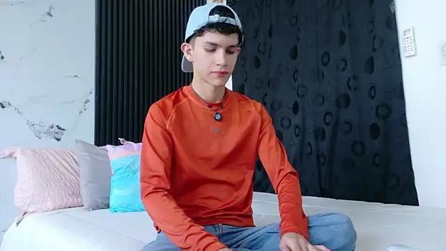 Noah tyler  online show from March 2026 06:44:01 PM