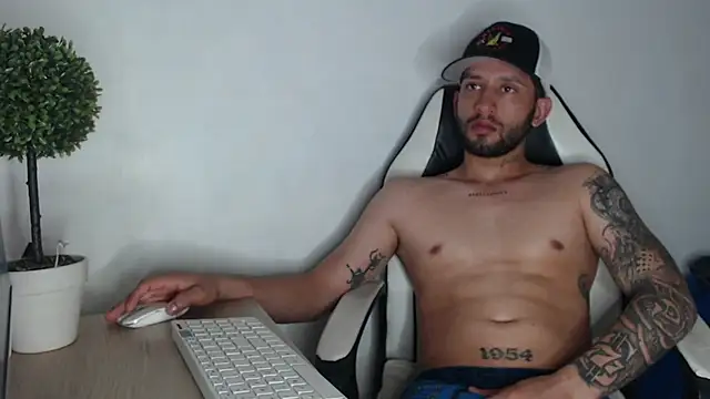 maxXximo777 online show from February 2025 08:50:02 PM