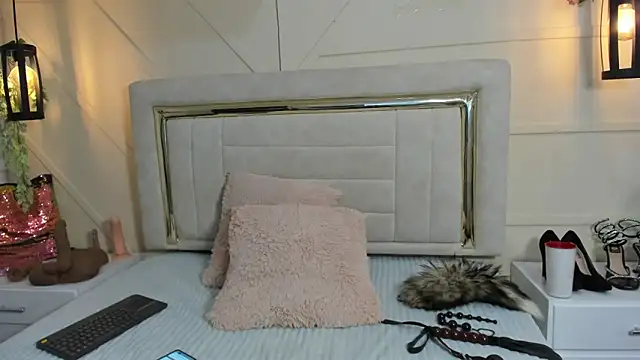 Slut Milf  online show from February 2025 07:42:01 PM