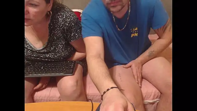 Snapshot of sweetcouplesweets chatting on March 2025 01:26:02 PM sweetcouplesweets online show from March 2025 01:26:02 PM