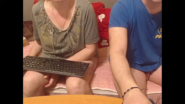 Snapshot of sweetcouplesweets chatting on March 2025 03:52:02 AM sweetcouplesweets online show from March 2025 03:52:02 AM