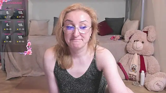 Snapshot of MadissonKiss chatting on June 2026 01:28:02 AM MadissonKiss online show from June 2026 01:28:02 AM