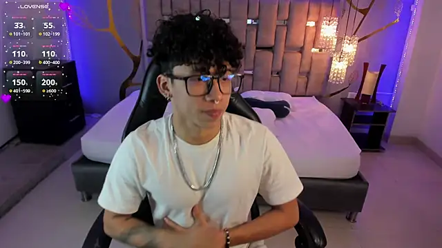 AkazaBoy  online show from January 2025 04:29:01 AM