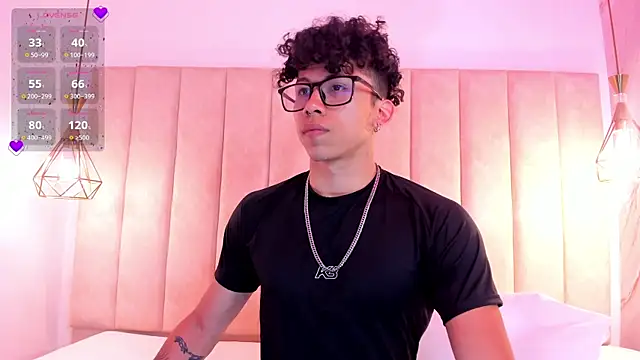 AkazaBoy  online show from September 2025 08:30:01 PM