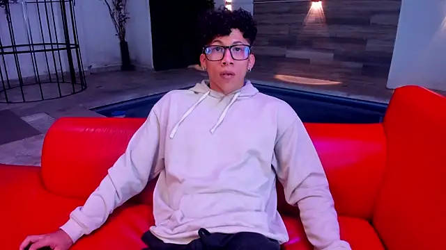 AkazaBoy  online show from September 2025 04:34:02 AM