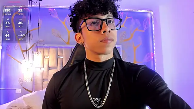 AkazaBoy  online show from September 2025 09:16:01 PM