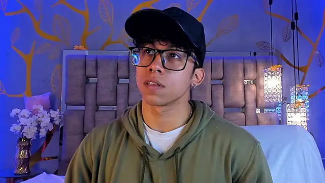 AkazaBoy  online show from December 2025 04:18:02 AM