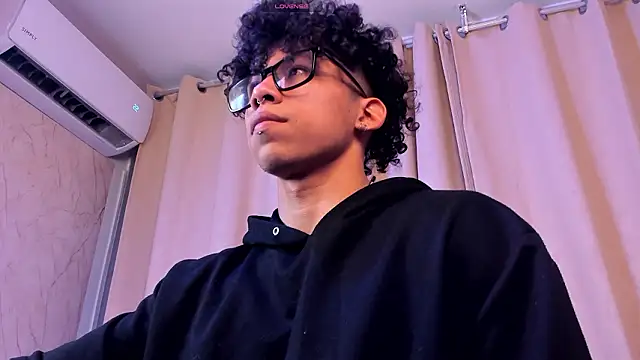 AkazaBoy  online show from March 2026 06:17:02 AM