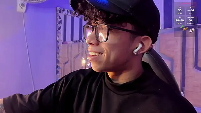 AkazaBoy  online show from March 2026 05:18:01 AM