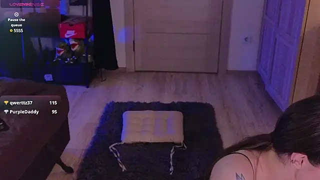 Snapshot of Space_X_Roxy_ chatting on December 2024 11:04:01 PM Space X Roxy online show from December 2024 11:04:01 PM