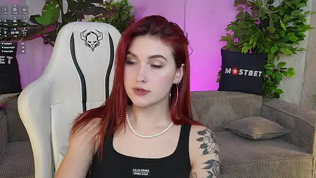 Magnetic Mia  online show from January 2025 03:43:01 AM