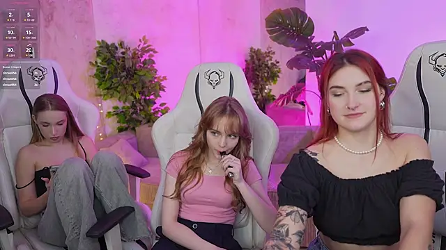 Magnetic Mia  online show from February 2025 04:03:02 PM