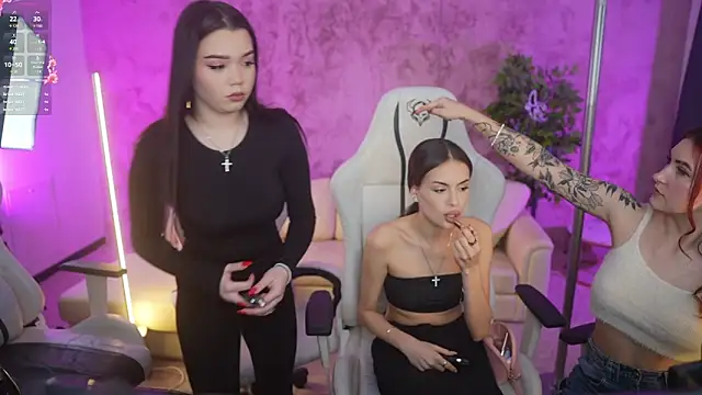 Magnetic Mia  online show from February 2025 03:46:01 PM