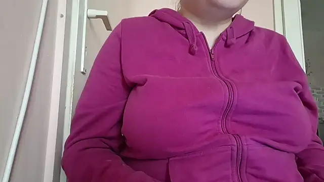 AalinnaK online show from December 2024 09:57:01 AM