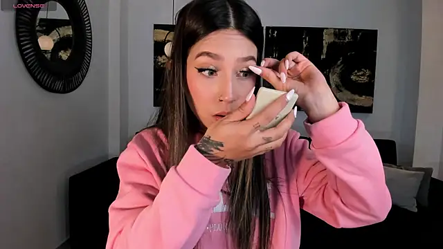 TaraLawrence online show from September 2025 03:10:01 AM