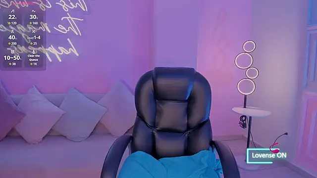 Snapshot of MaddisonLowe chatting on November 2025 05:20:01 AM MaddisonLowe online show from November 2025 05:20:01 AM