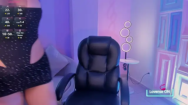 Snapshot of MaddisonLowe chatting on November 2025 05:43:01 AM MaddisonLowe online show from November 2025 05:43:01 AM