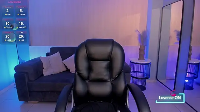 Snapshot of MaddisonLowe chatting on December 2025 04:29:02 AM MaddisonLowe online show from December 2025 04:29:02 AM