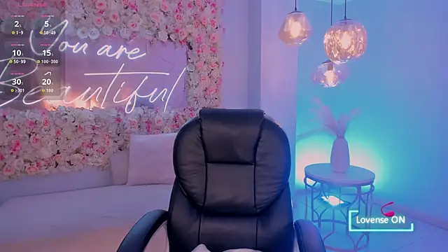 Snapshot of MaddisonLowe chatting on January 2026 04:50:01 AM MaddisonLowe online show from January 2026 04:50:01 AM