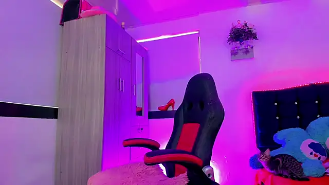 Snapshot of Hellen_moons__ chatting on November 2025 07:14:01 PM Hellen moons online show from November 2025 07:14:01 PM