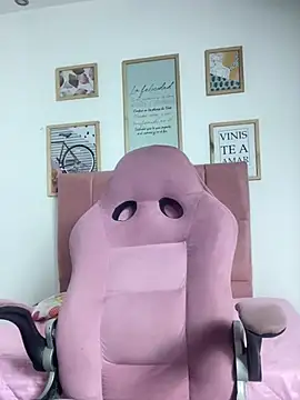  18 laura online show from December 2024 06:08:02 AM