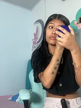  18 laura online show from November 2025 04:00:02 AM