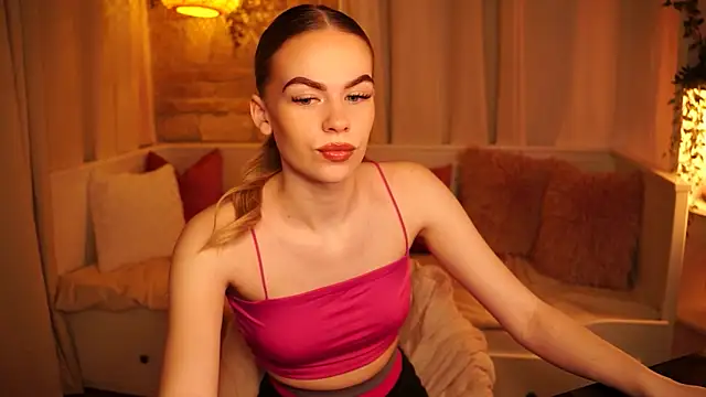 Snapshot of sn0w_barbie chatting on January 2025 07:21:01 AM sn0w barbie online show from January 2025 07:21:01 AM
