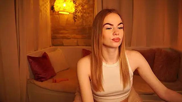 Snapshot of sn0w_barbie chatting on March 2025 09:23:02 AM sn0w barbie online show from March 2025 09:23:02 AM