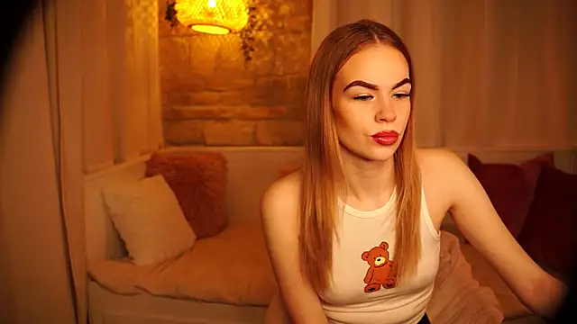 Snapshot of sn0w_barbie chatting on March 2025 09:38:02 AM sn0w barbie online show from March 2025 09:38:02 AM