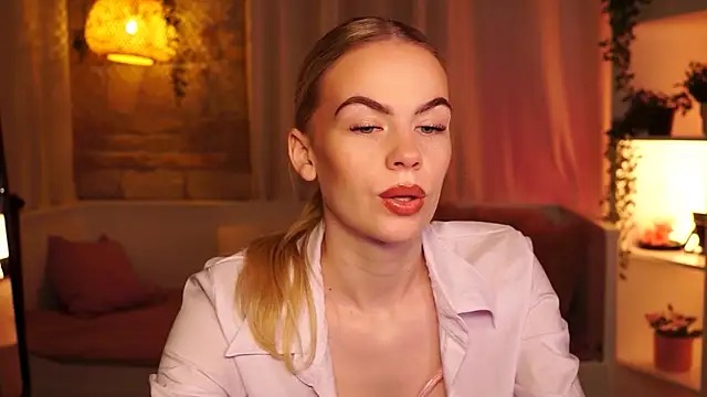Snapshot of sn0w_barbie chatting on September 2025 08:36:02 AM sn0w barbie online show from September 2025 08:36:02 AM