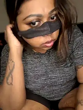 Snapshot of IndieSM chatting on March 2025 10:39:02 PM IndieSM online show from March 2025 10:39:02 PM