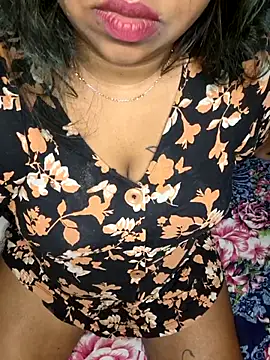 Snapshot of IndieSM chatting on November 2025 11:27:02 PM IndieSM online show from November 2025 11:27:02 PM