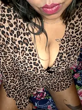 Snapshot of IndieSM chatting on November 2025 09:14:02 PM IndieSM online show from November 2025 09:14:02 PM