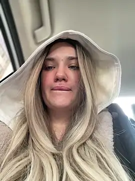 Holly Molii online show from December 2024 05:31:02 AM