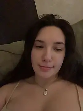 Holly Molii online show from July 2026 03:12:01 AM