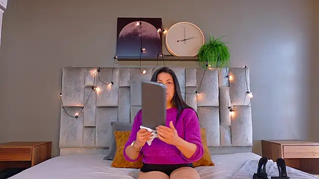 JaylaScott   online show from April 2026 11:36:01 AM