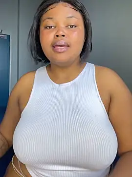 Snapshot of Curveysinaa chatting on November 2025 05:51:02 AM Curveysinaa online show from November 2025 05:51:02 AM