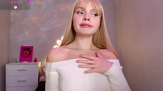 Red  Candy online show from December 2024 11:34:02 AM