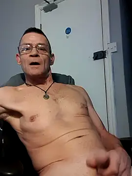 Snapshot of longlover-69 chatting on December 2025 06:47:02 PM longlover-69 online show from December 2025 06:47:02 PM