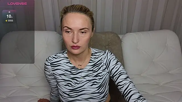 AlisssaRose online show from December 2024 04:12:02 PM