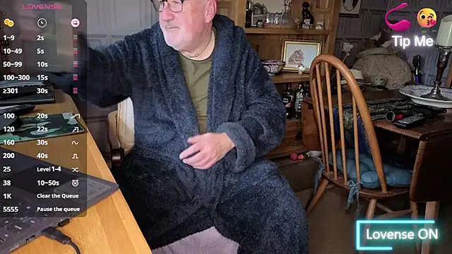 Adamdaddybear online show from October 2025 07:42:02 AM