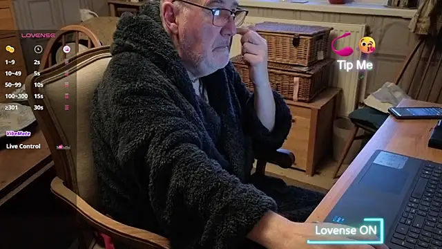 Adamdaddybear online show from November 2025 07:19:01 AM