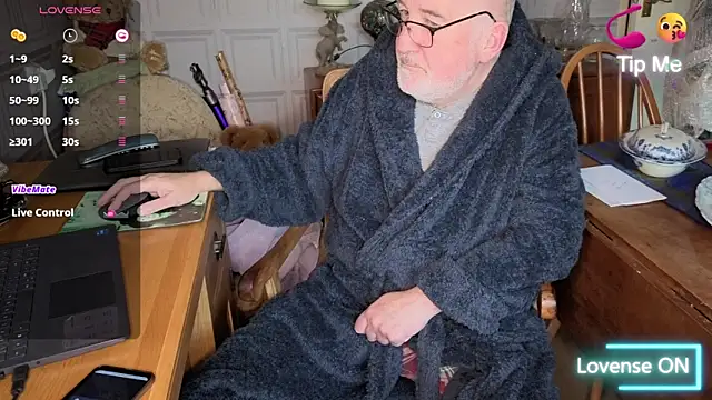 Adamdaddybear online show from December 2025 08:12:02 AM