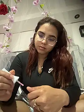 Miapeyton online show from September 2025 04:56:01 PM